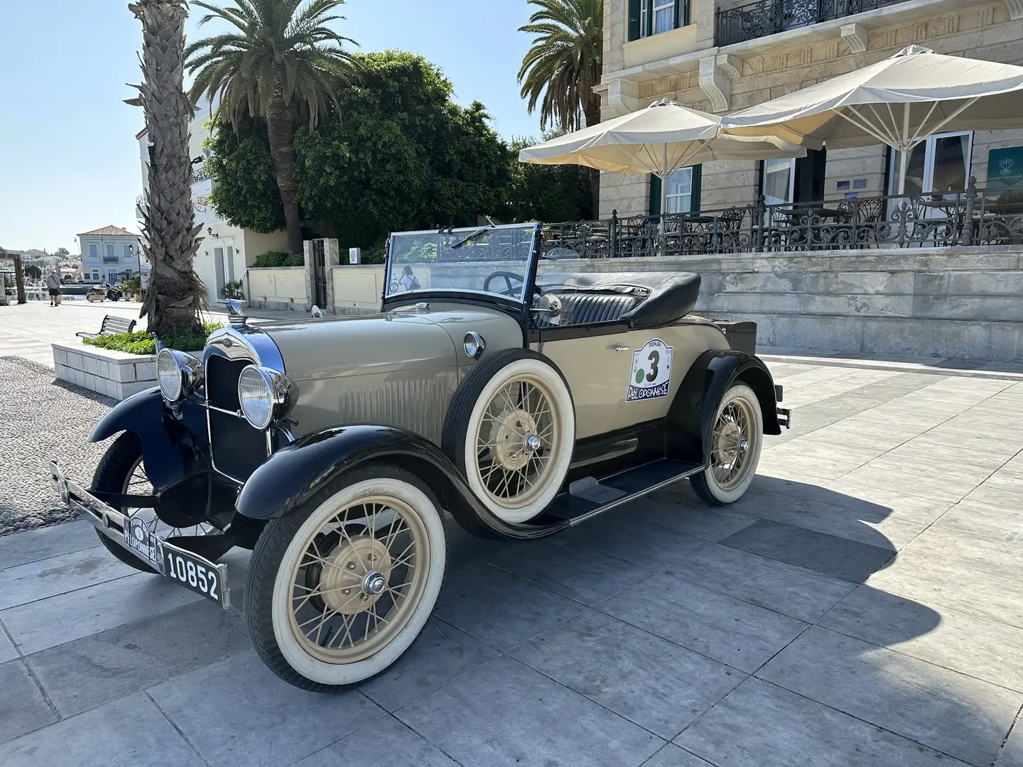 Oldtimer Ford Model A Roadster Deluxe Beige - 1