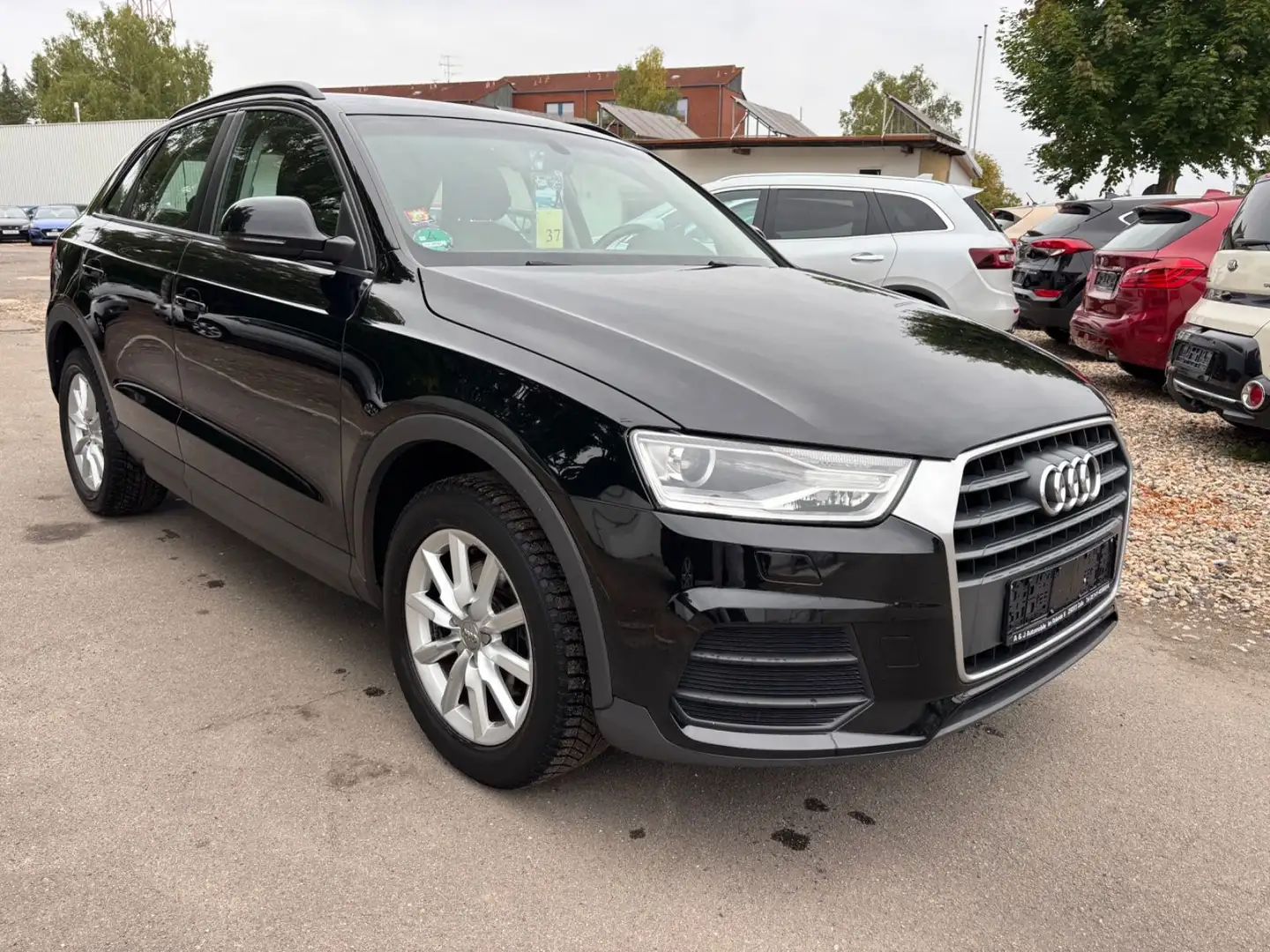 Audi Q3 basis Schwarz - 2
