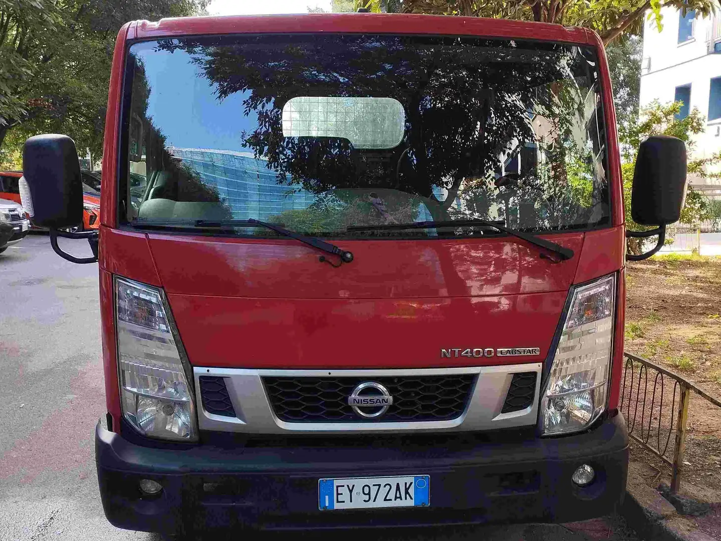 Nissan Cabstar NT400 Червоний - 2
