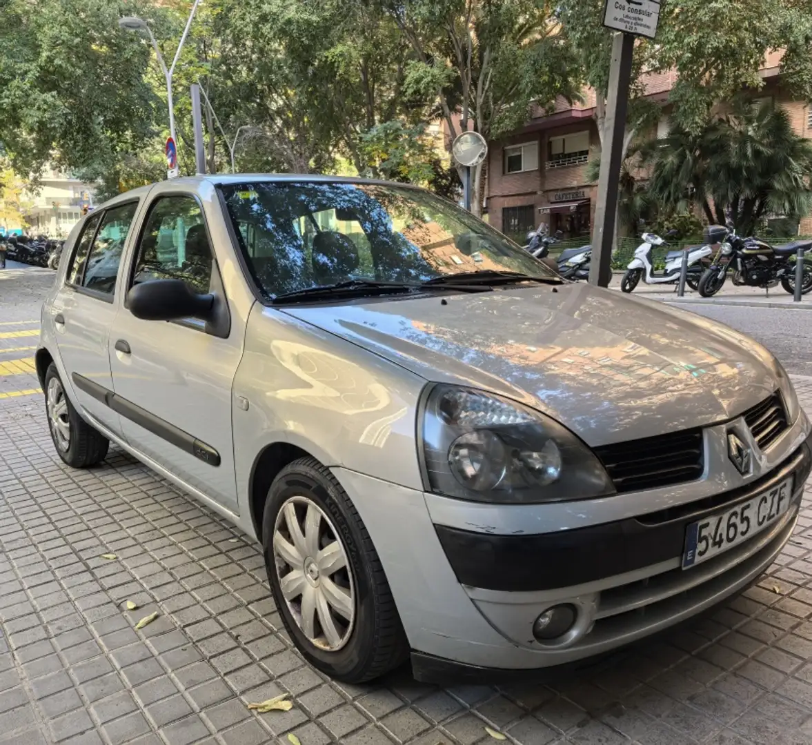 Renault Clio 1.5dCi Authentique Argent - 1