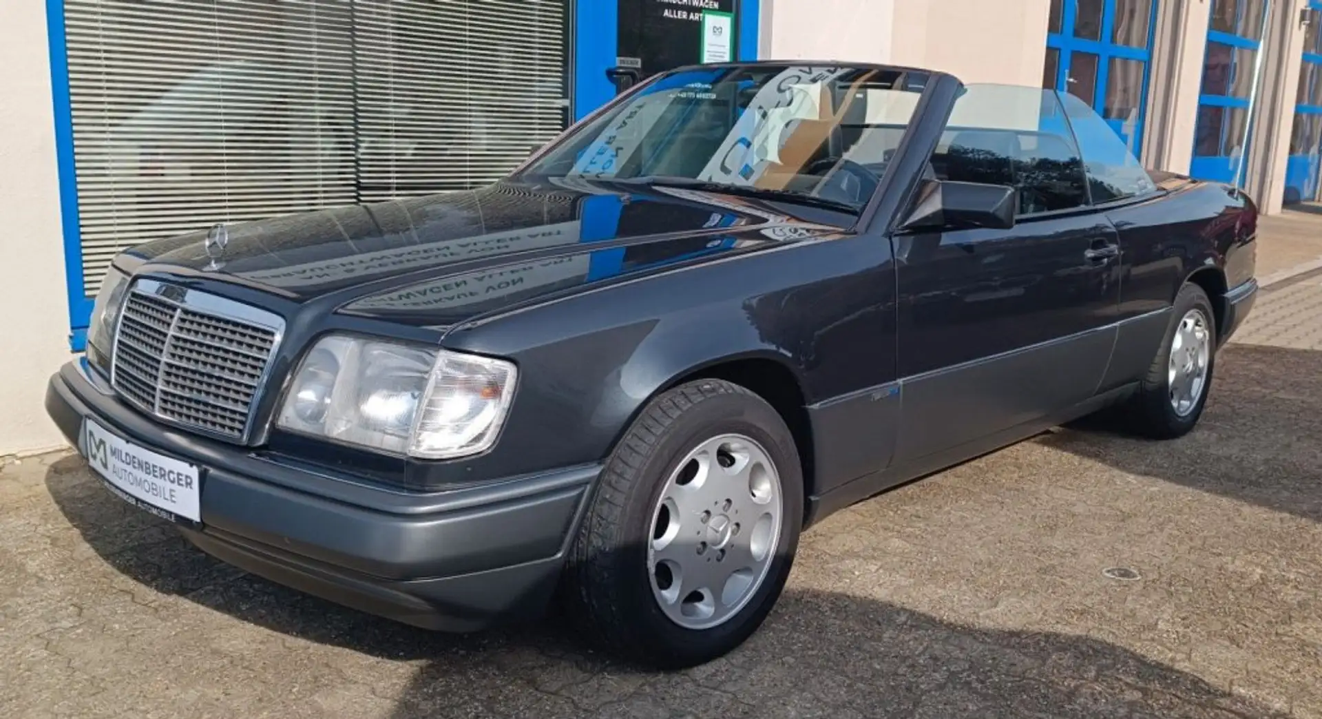 Mercedes-Benz E 320 Sportline/Coupe/Cabrio/Leder Šedá - 2