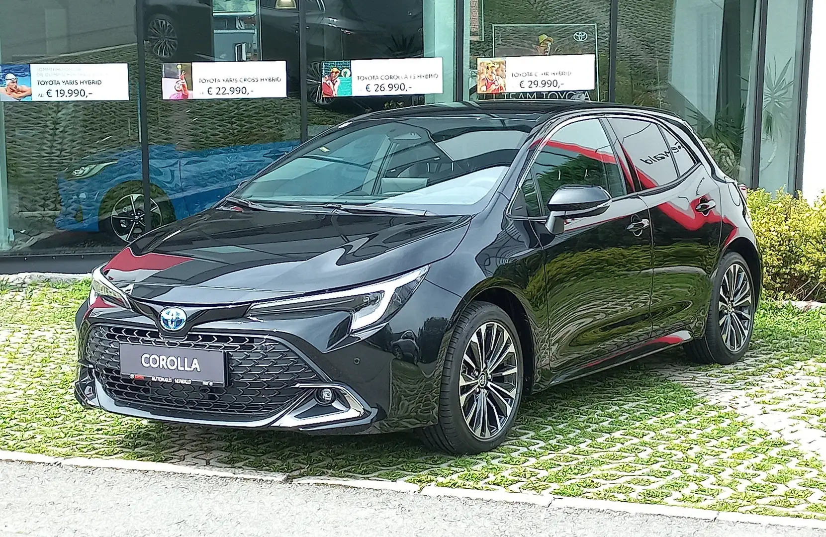 Toyota Corolla 1,8 Hybrid Active Drive + Safetypaket Noir - 1