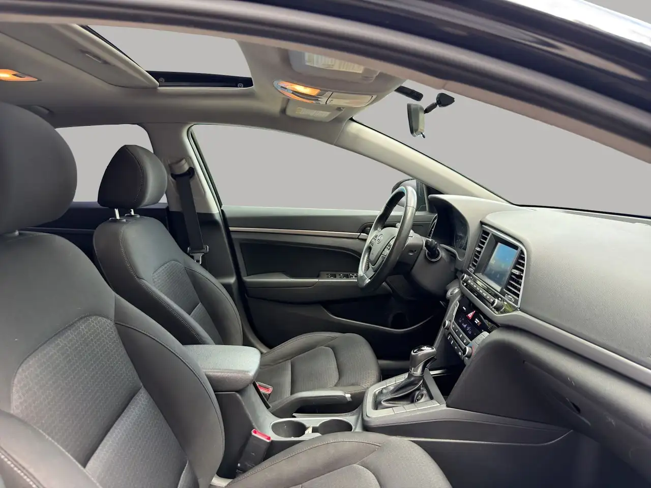 Hyundai ELANTRA снимка Hyundai ELANTRA