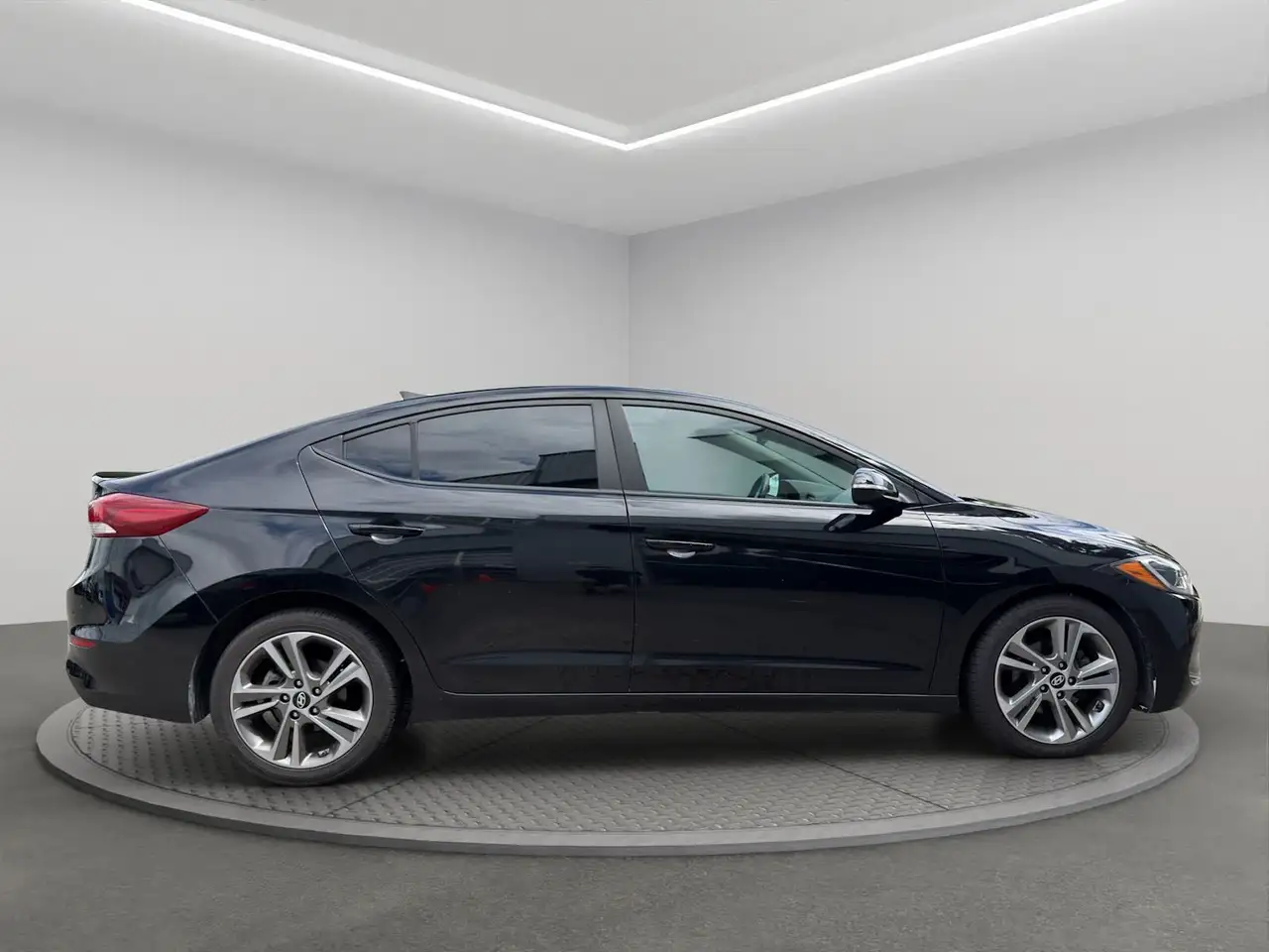 Hyundai ELANTRA снимка Hyundai ELANTRA