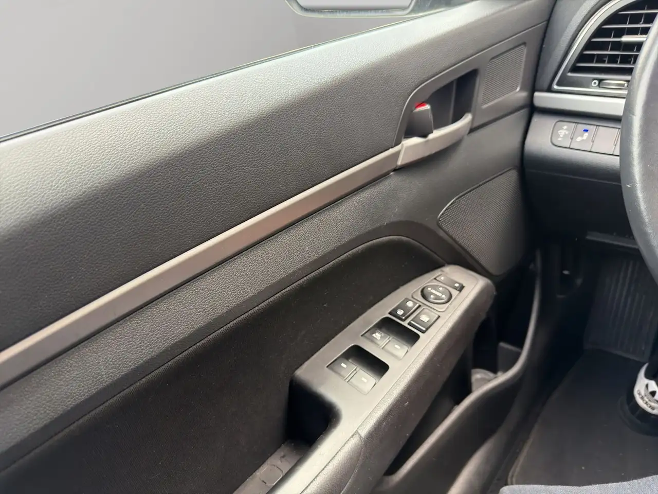 Hyundai ELANTRA снимка Hyundai ELANTRA
