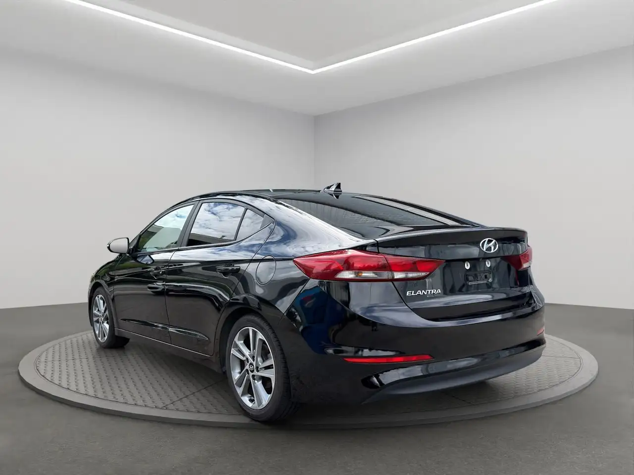 Hyundai ELANTRA снимка Hyundai ELANTRA