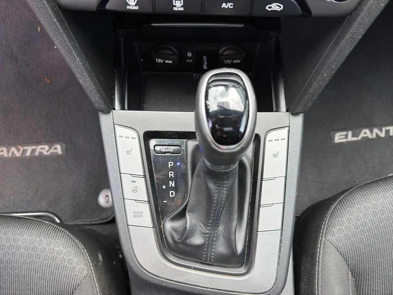 Hyundai ELANTRA снимка Hyundai ELANTRA