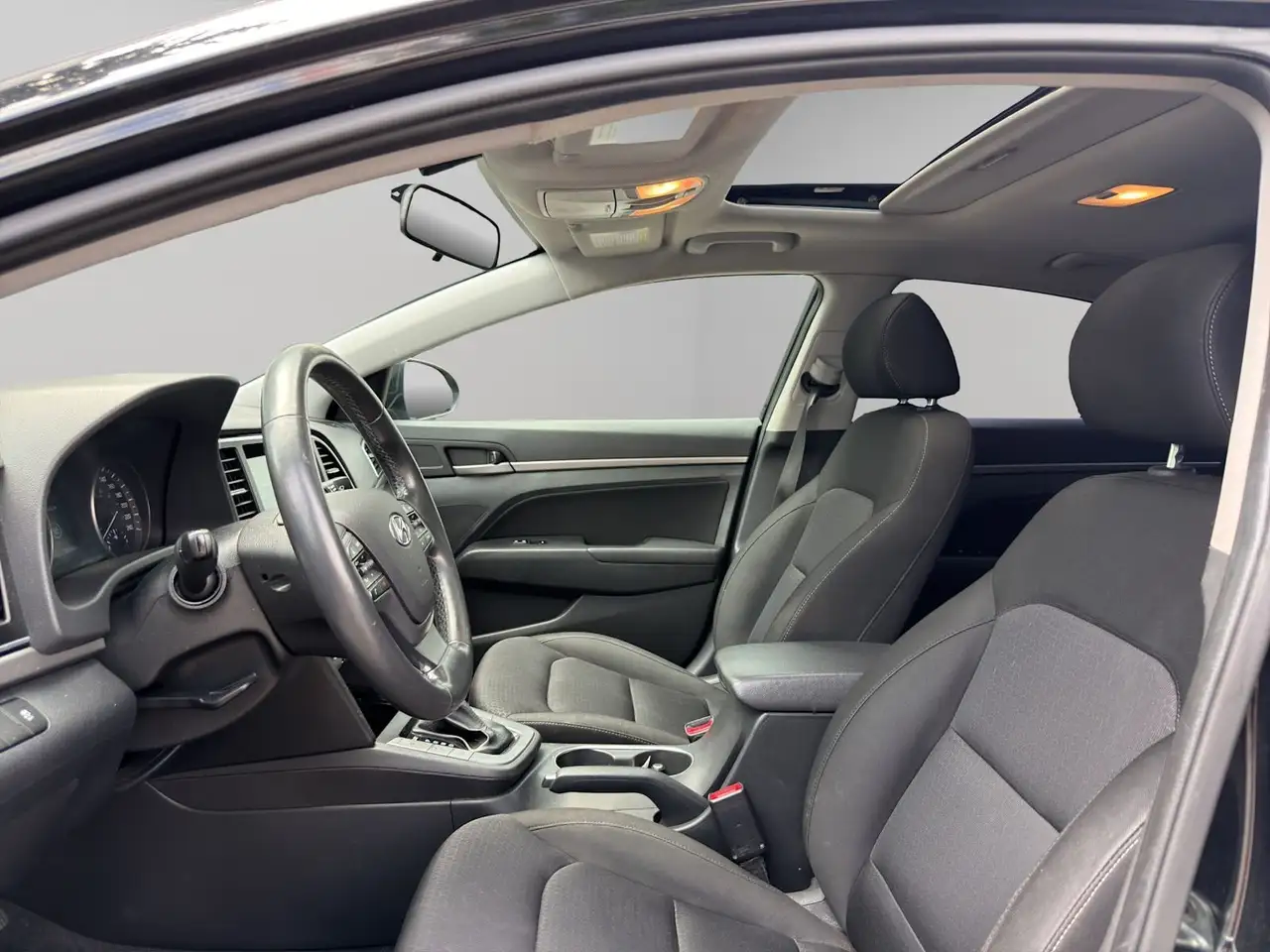 Hyundai ELANTRA снимка Hyundai ELANTRA