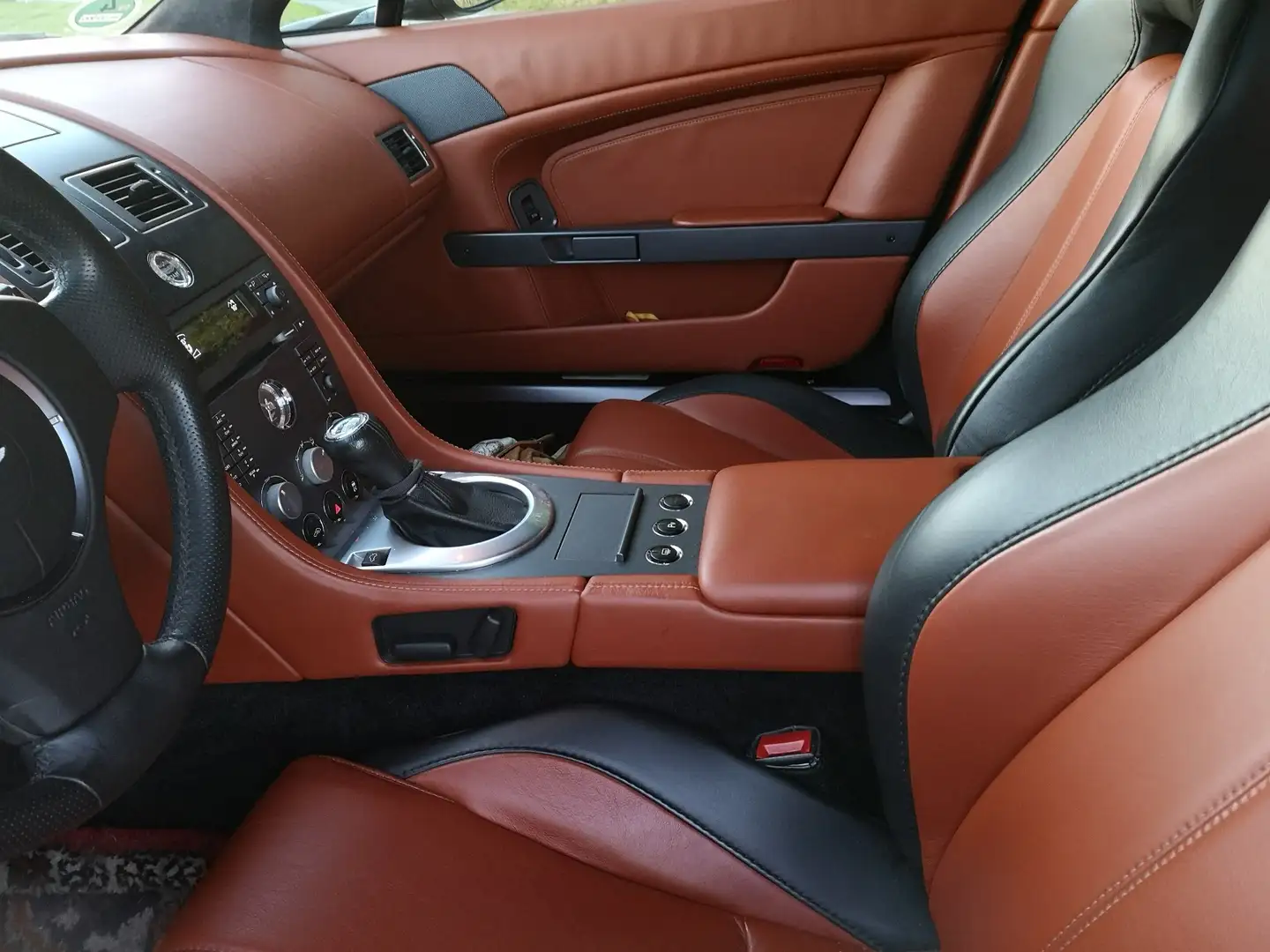 Aston Martin V8 Vantage - 2
