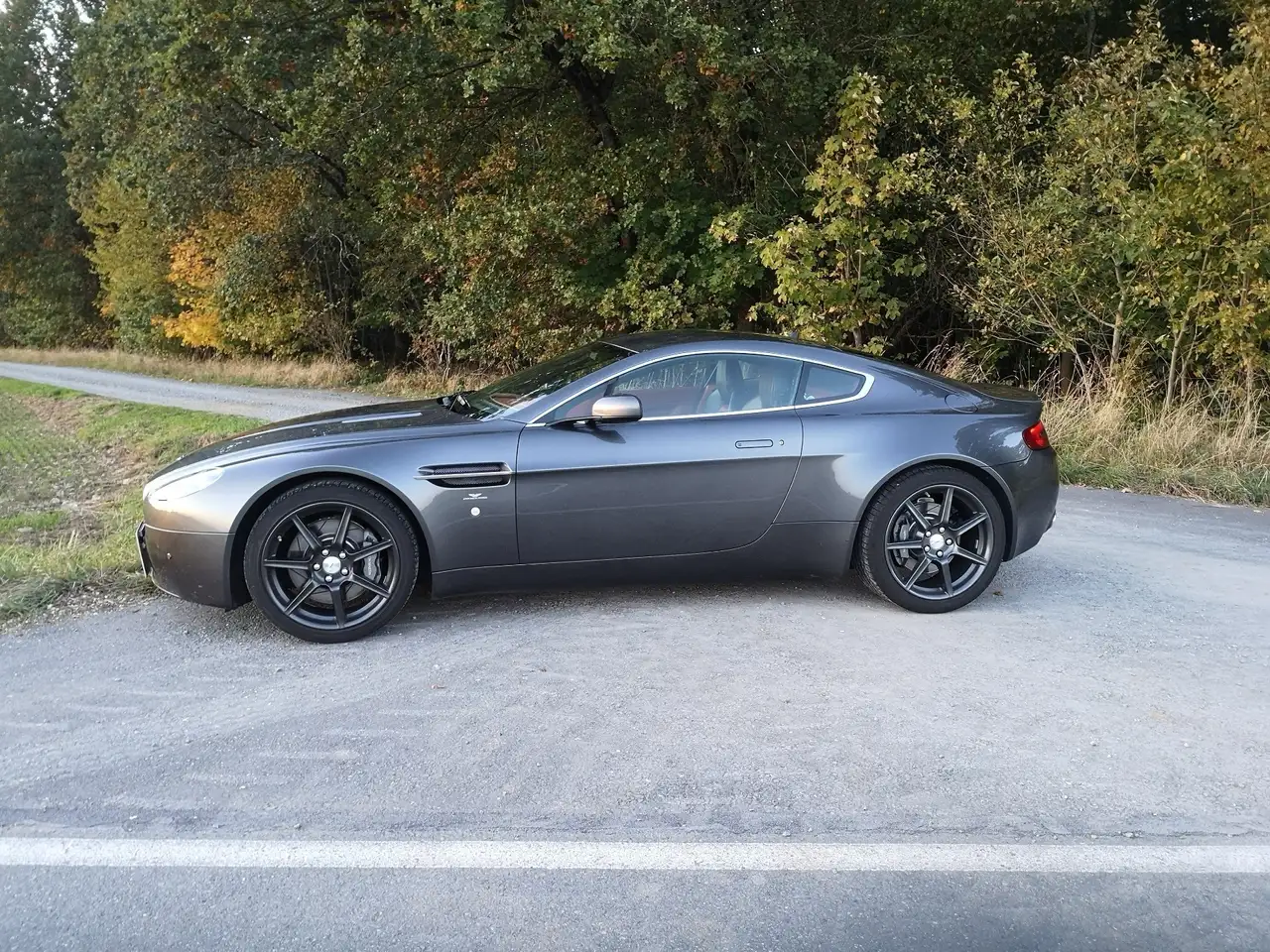 Aston Martin V8