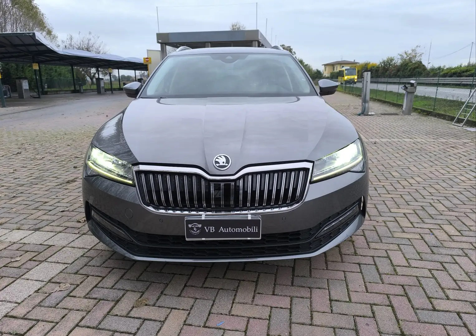 Skoda Superb Wagon 2.0 tdi evo Executive 150cv dsg Grigio - 2
