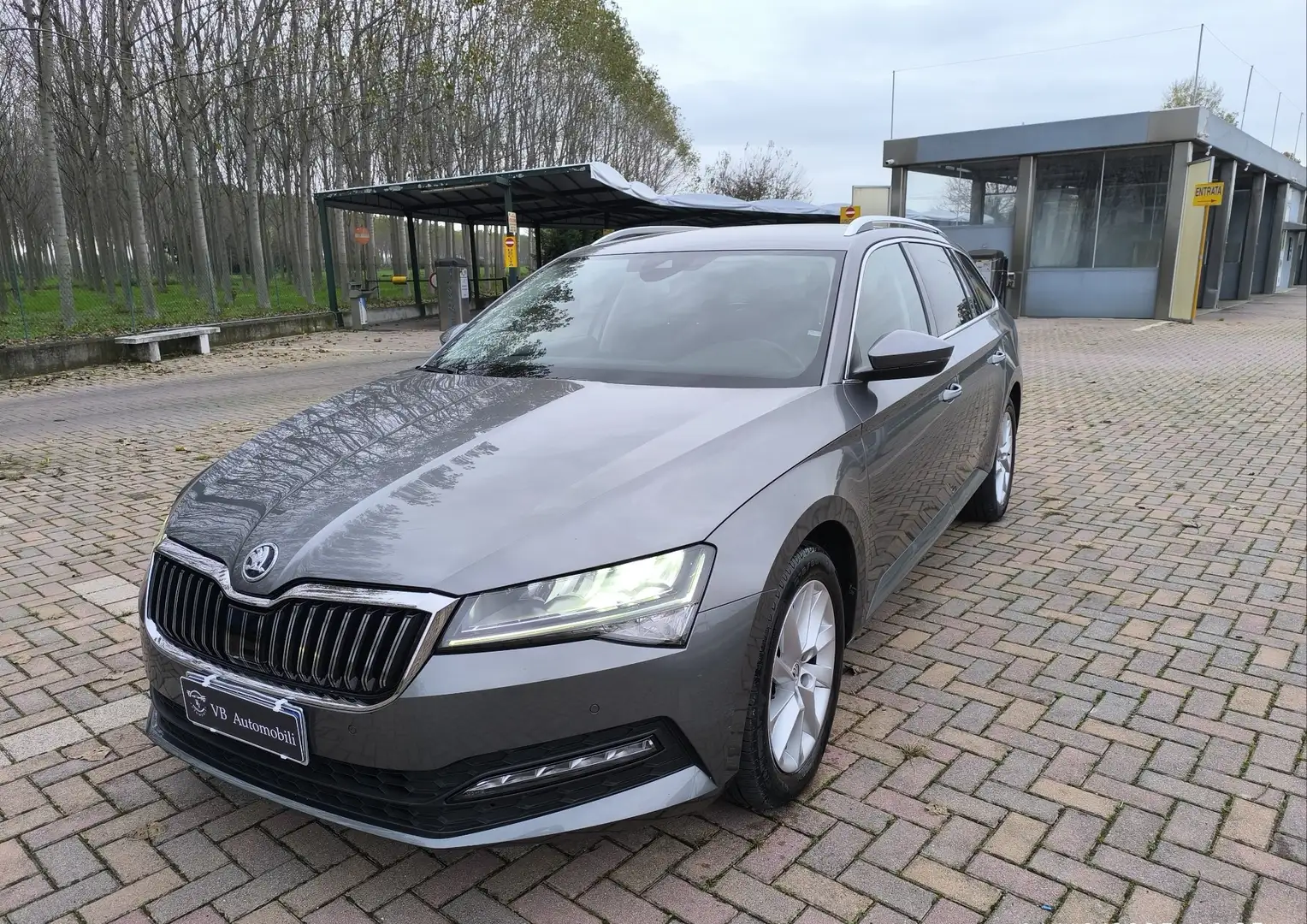Skoda Superb Wagon 2.0 tdi evo Executive 150cv dsg Grigio - 1