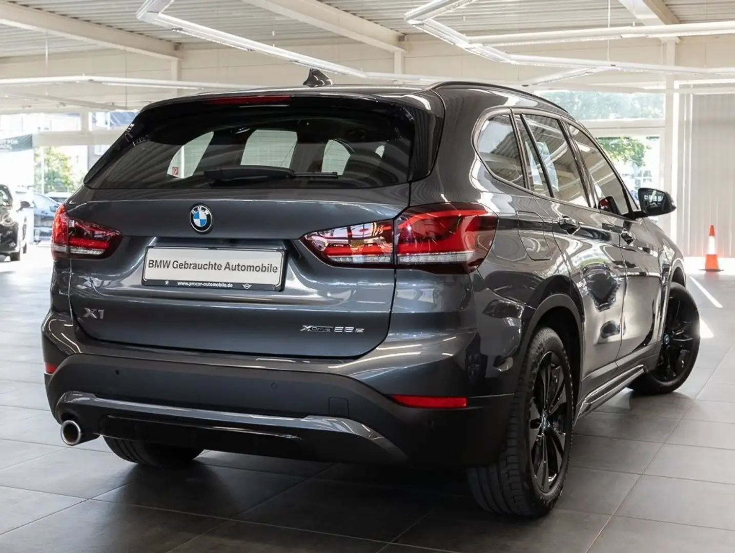 BMW X1 xDrive25e A Sport Line Head-Up HiFi DAB LED Grau - 2