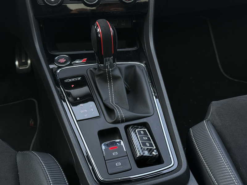 SEAT Leon CUPRA ST 2.0 TSI 300CH 4DRIVE DSG7 / CARBON / PANO — photo 13