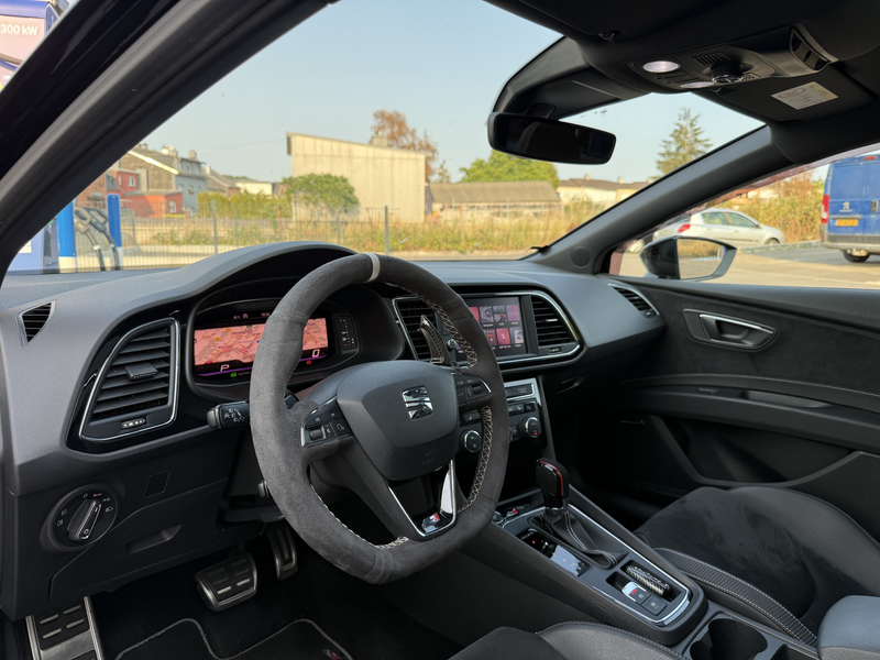 SEAT Leon CUPRA ST 2.0 TSI 300CH 4DRIVE DSG7 / CARBON / PANO — photo 9