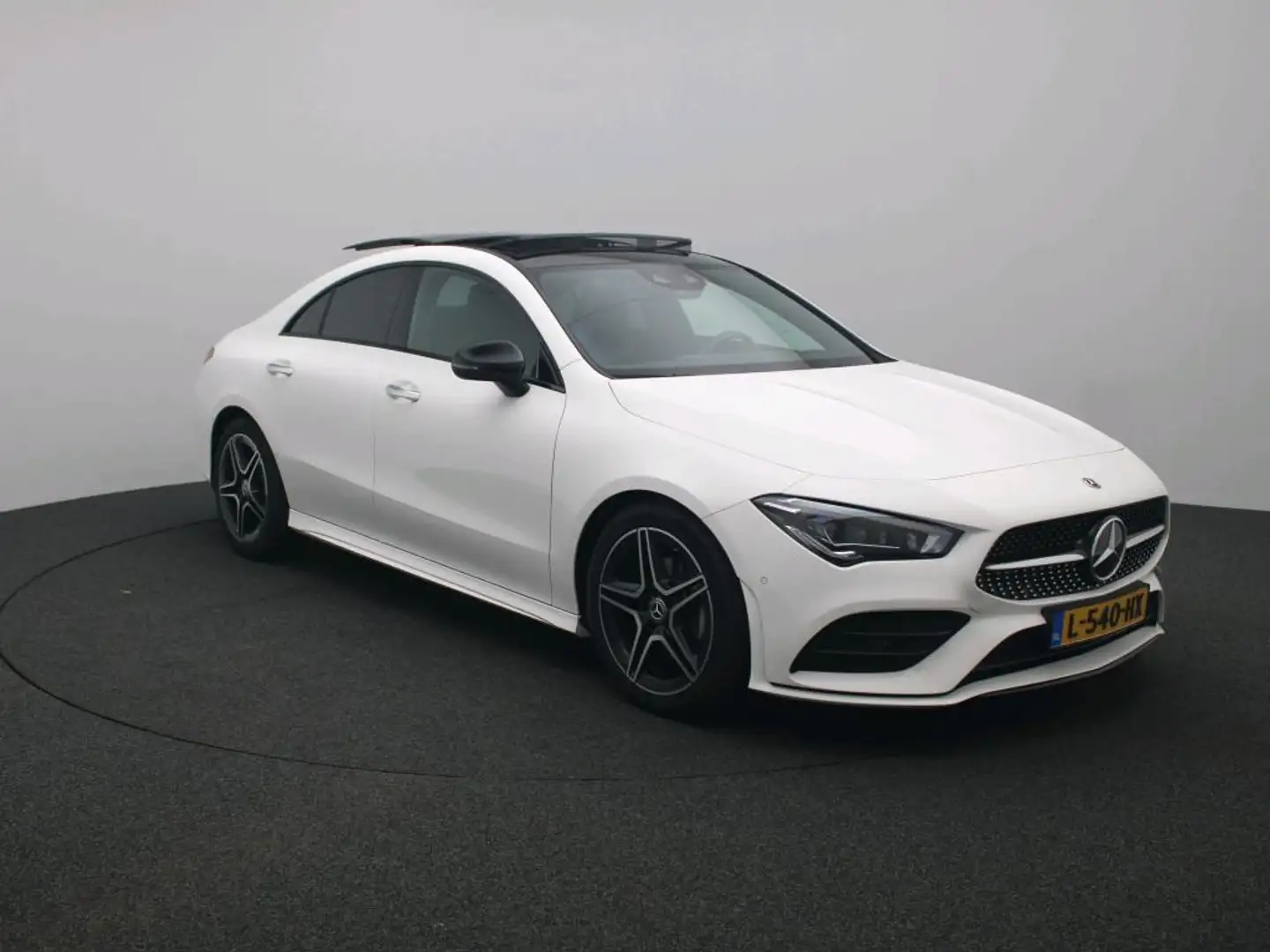 Mercedes-Benz CLA 180 AMG Nightpakket | Panoramadak | Memory | Keyless G Blanco - 2