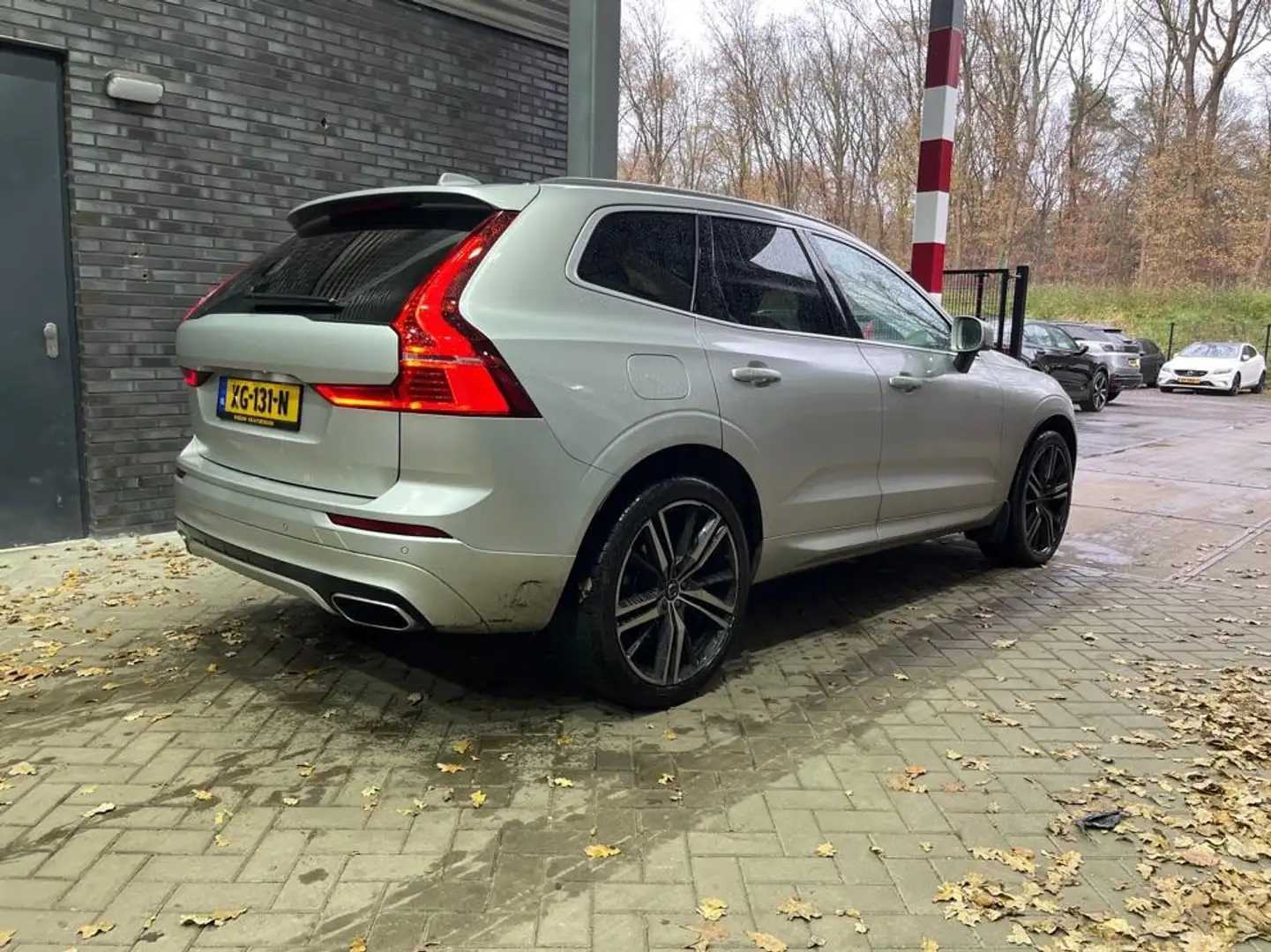 Volvo XC60 D4 R-Design | ACC | 21 Inch | Stoelverwarming | Ke Gris - 2