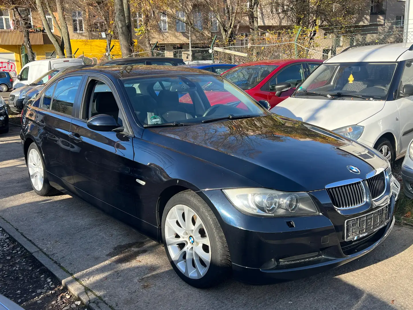 BMW 318 Limousine M *LEDER+SHZHG+TEMP+XENON* 2008 Černá - 2
