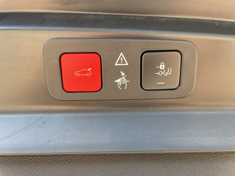 Peugeot 5008 Allure Pack 130EAT8 7-Sitzer Navi Digitales Cockpi — photo 20