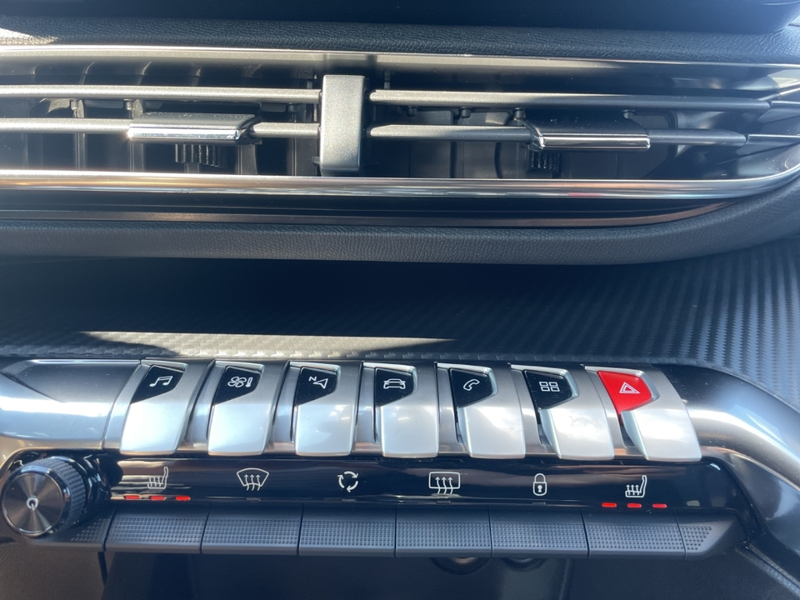 Peugeot 5008 Allure Pack 130EAT8 7-Sitzer Navi Digitales Cockpi — photo 18