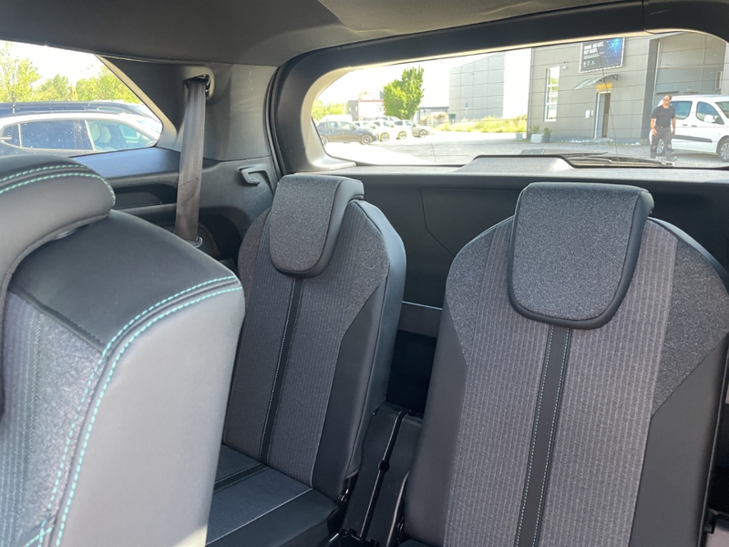 Peugeot 5008 Allure Pack 130EAT8 7-Sitzer Navi Digitales Cockpi — photo 21
