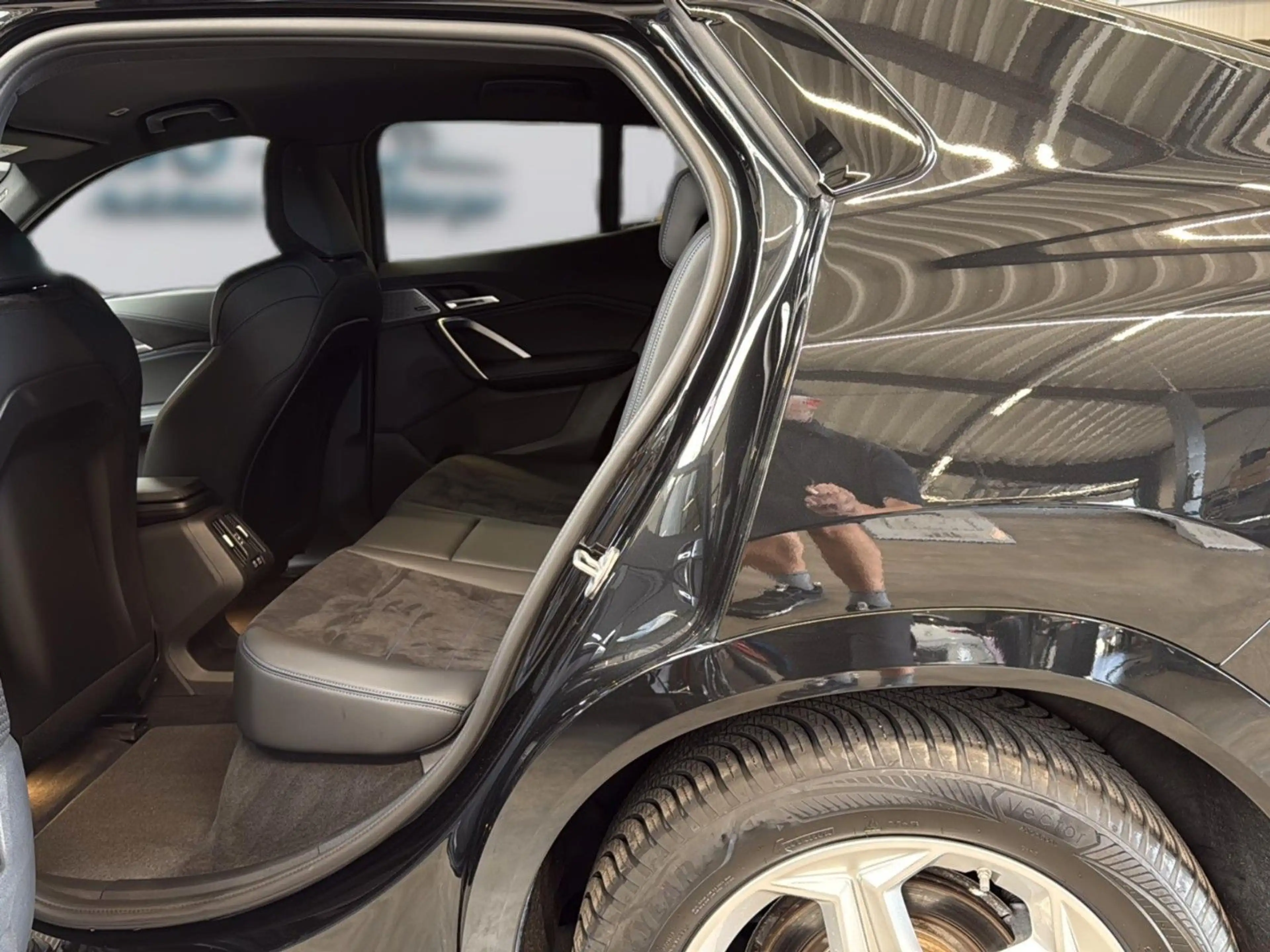 BMW iX2 20eDrive M-Sport H&K AHK Memory 2ZK RFK — photo 9
