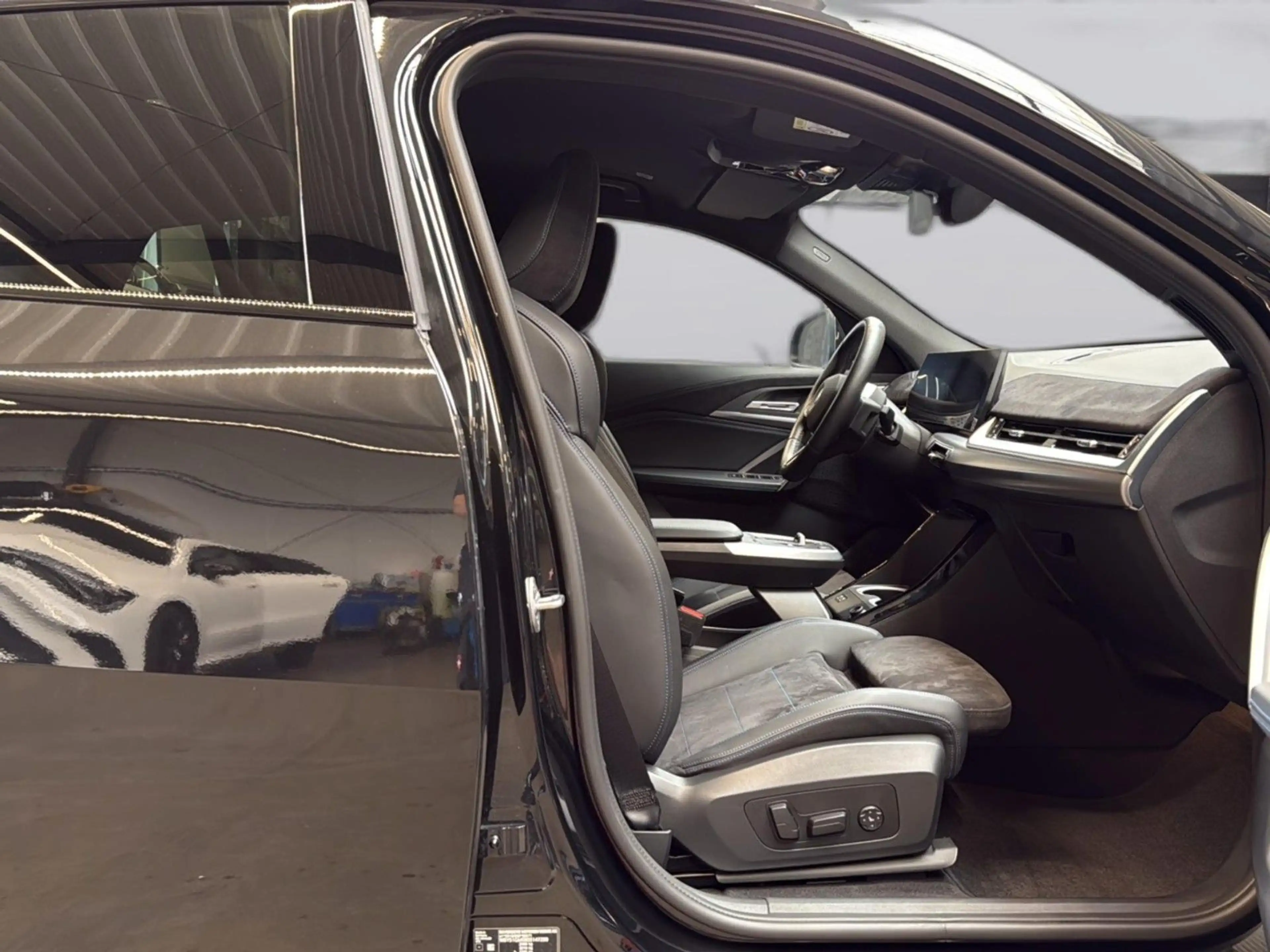 BMW iX2 20eDrive M-Sport H&K AHK Memory 2ZK RFK — photo 10
