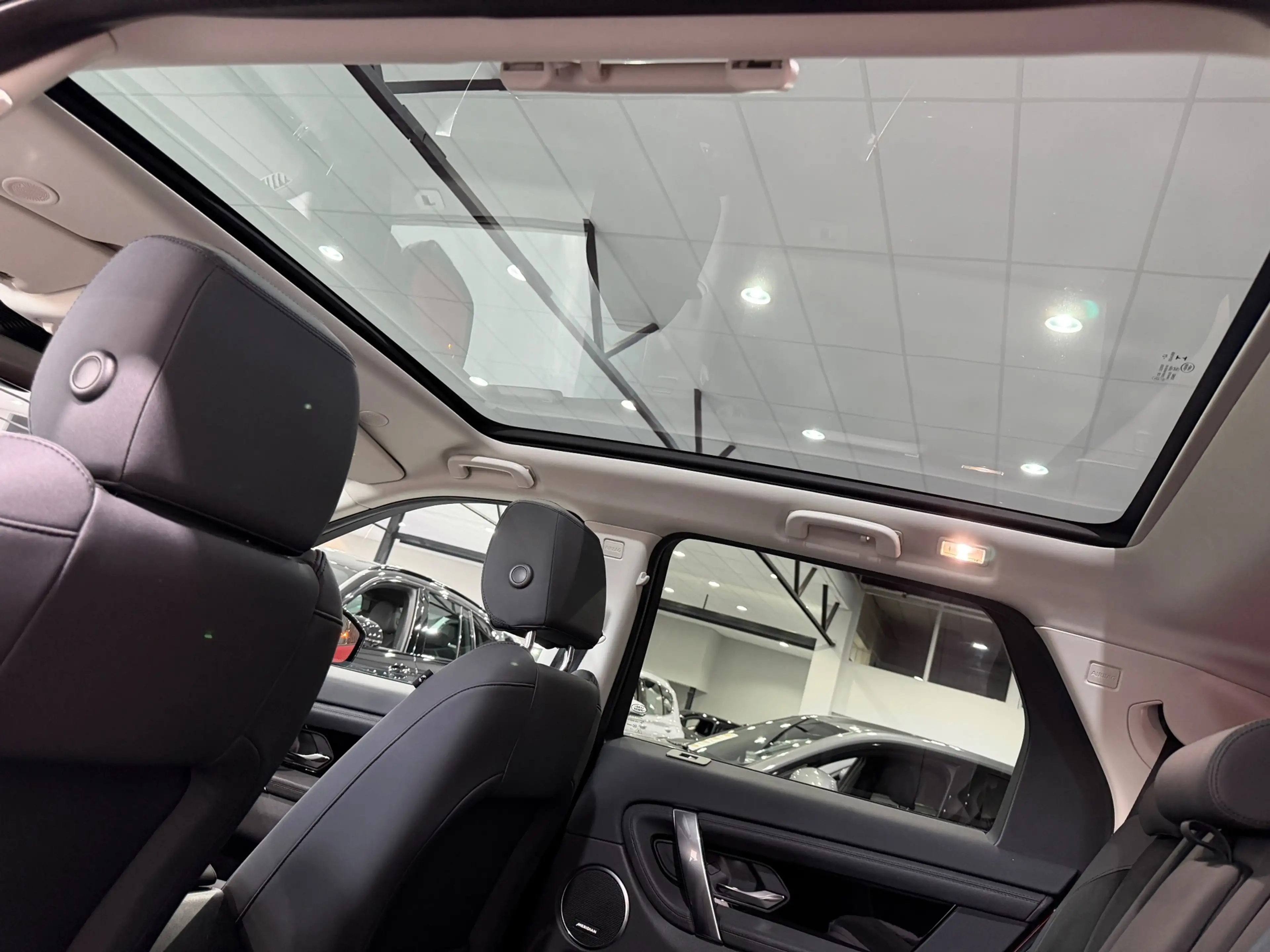 Land Rover Discovery Sport P300e 1.5 R-Dynamic HSE / Panorama dak / Lederen i — photo 12