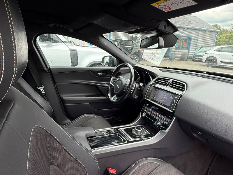 Jaguar XE 2,0i R-Sport, Leder, Navi, Xenon — photo 7