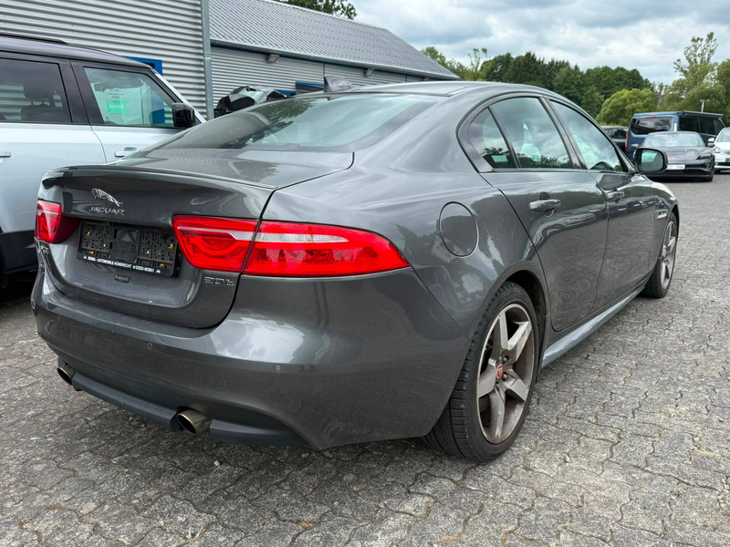 Jaguar XE 2,0i R-Sport, Leder, Navi, Xenon — photo 4