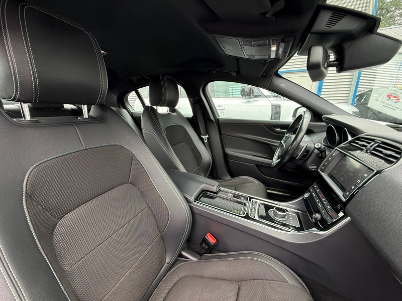 Jaguar XE 2,0i R-Sport, Leder, Navi, Xenon — photo 6