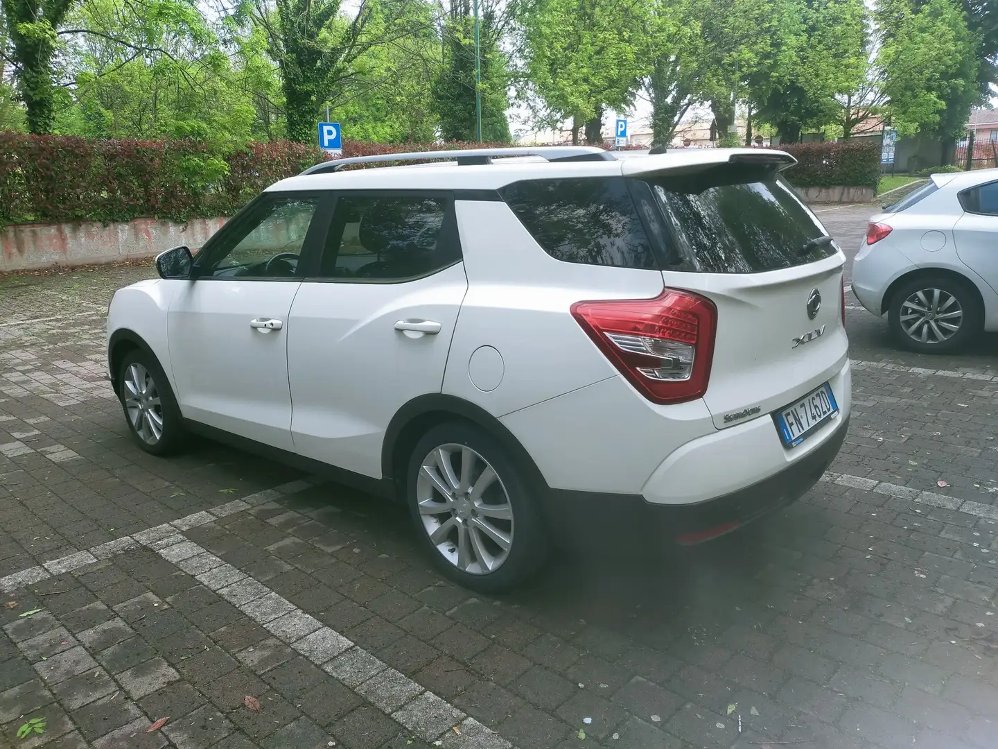 SsangYong XLV e-XGi 160 2WD Sapphire - 2