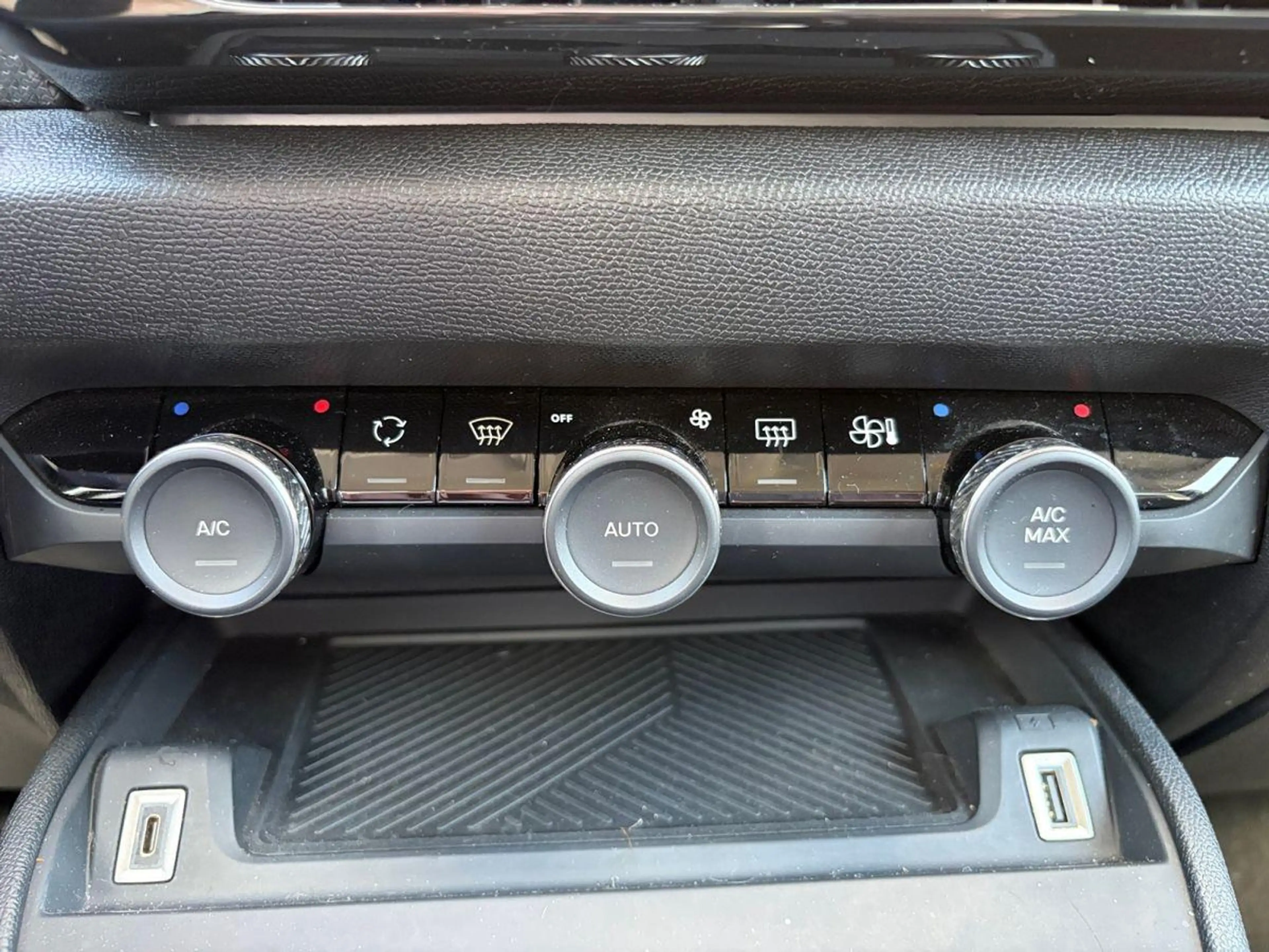 Citroen C4 Shine 1.2 12V e-THP / PureTech — photo 10