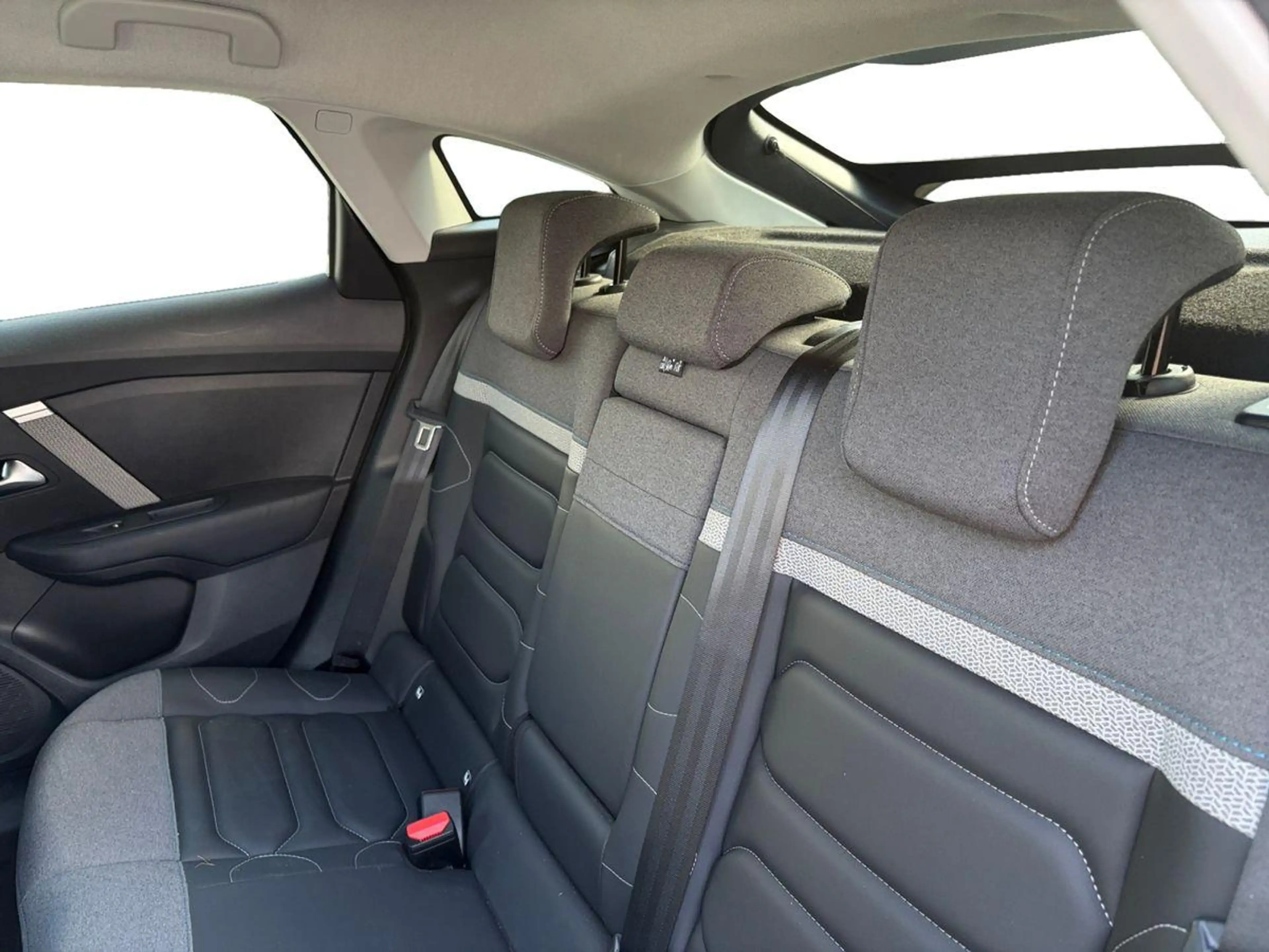 Citroen C4 Shine 1.2 12V e-THP / PureTech — photo 14