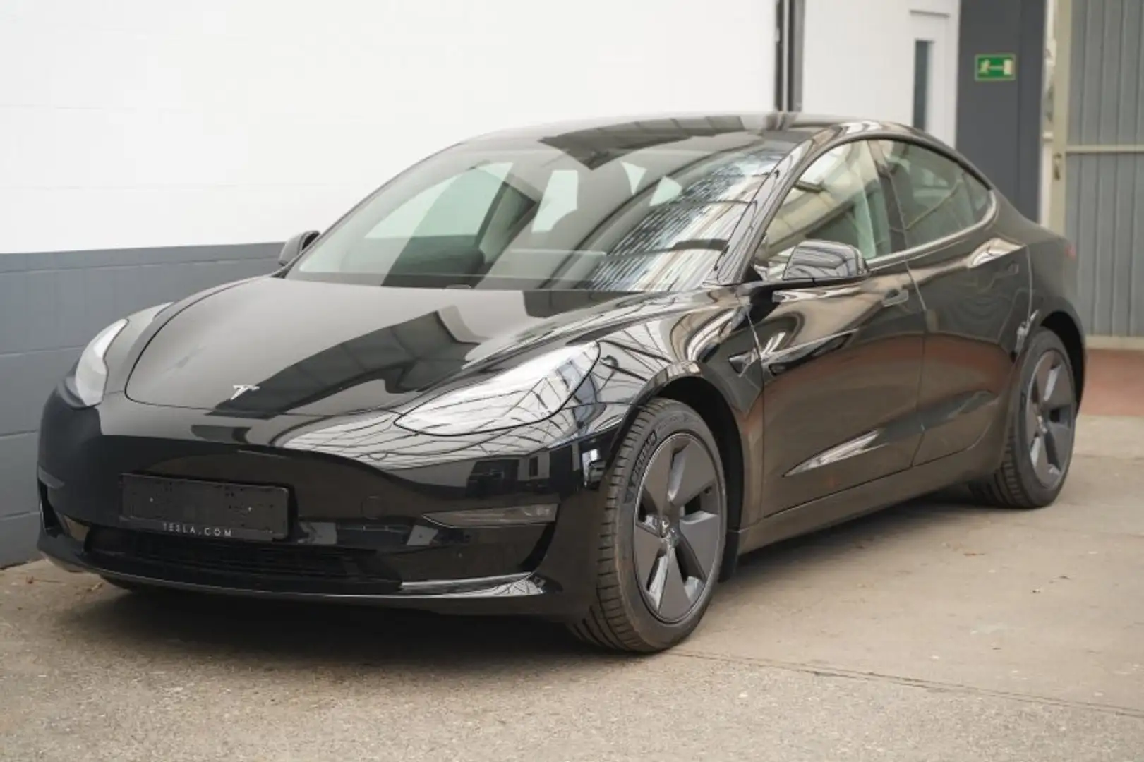 Tesla Model 3 Long Range AWD *innen weiß*Mwst.*Matrix-LED* Zwart - 1