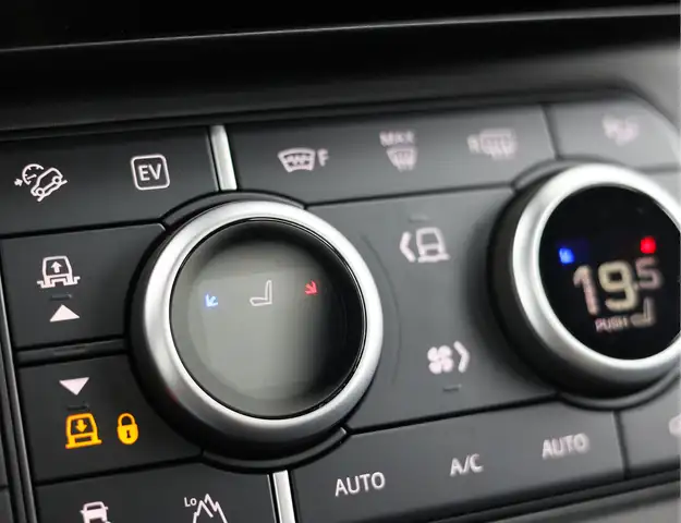 Land Rover Defender view 29