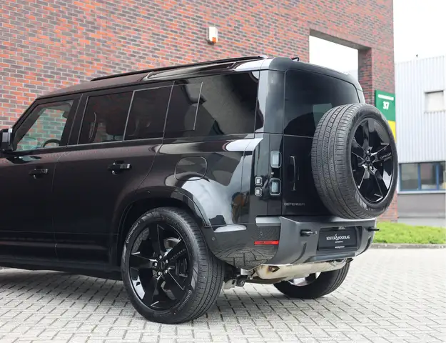 Land Rover Defender view 10