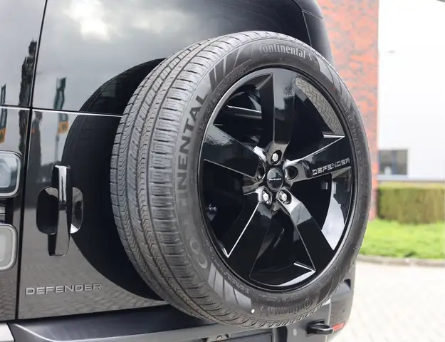 Land Rover Defender view 11