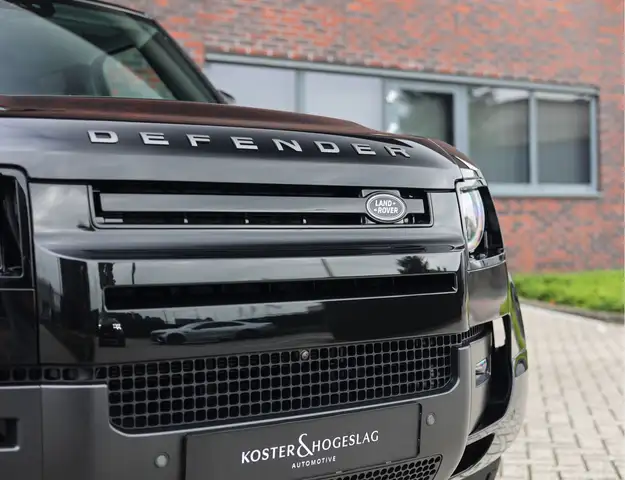 Land Rover Defender view 9