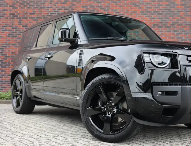 Land Rover Defender view 6