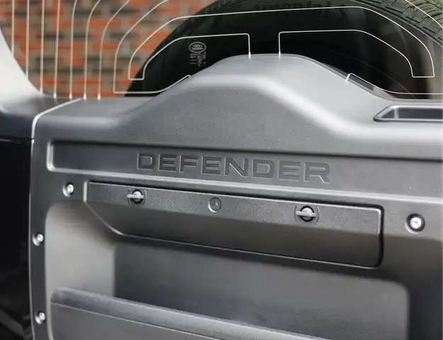 Land Rover Defender view 22