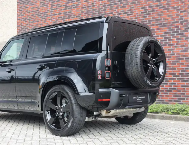 Land Rover Defender view 21
