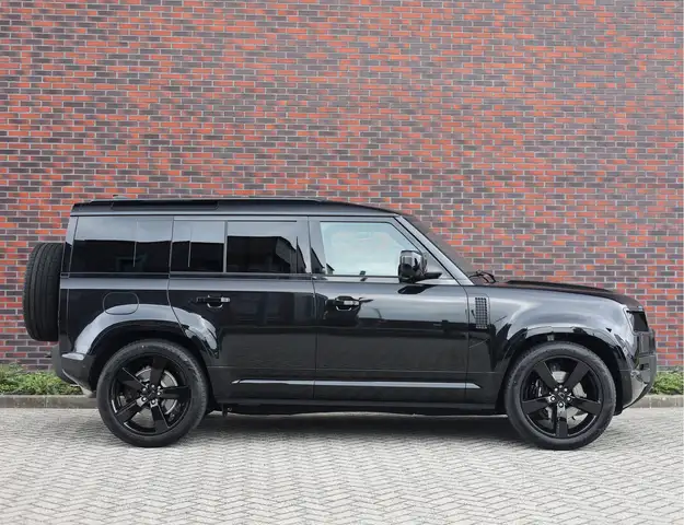 Land Rover Defender view 14