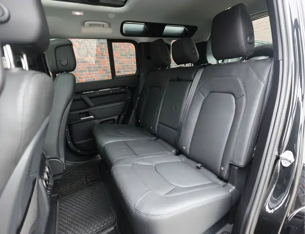 Land Rover Defender view 30