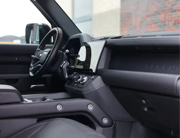 Land Rover Defender view 26