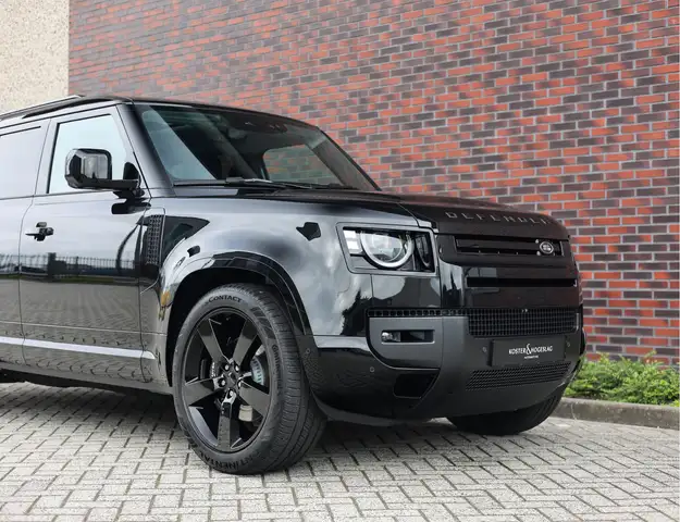 Land Rover Defender view 18