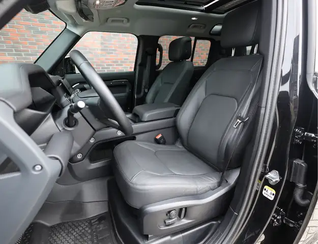 Land Rover Defender view 27