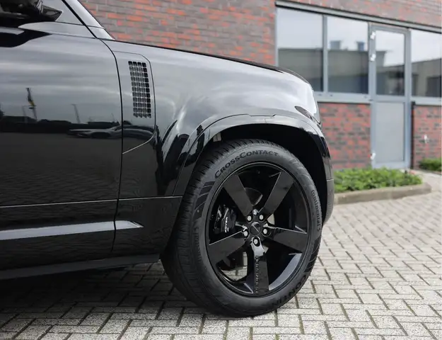 Land Rover Defender view 20