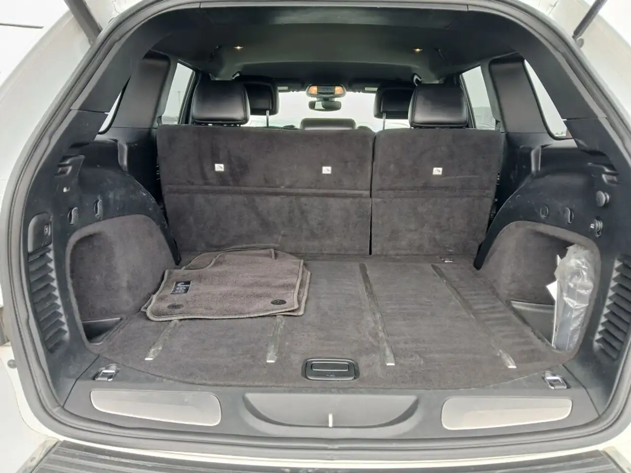 Jeep Grand Cherokee снимка Jeep Grand Cherokee