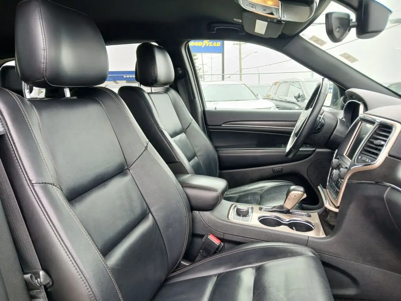 Jeep Grand Cherokee снимка Jeep Grand Cherokee